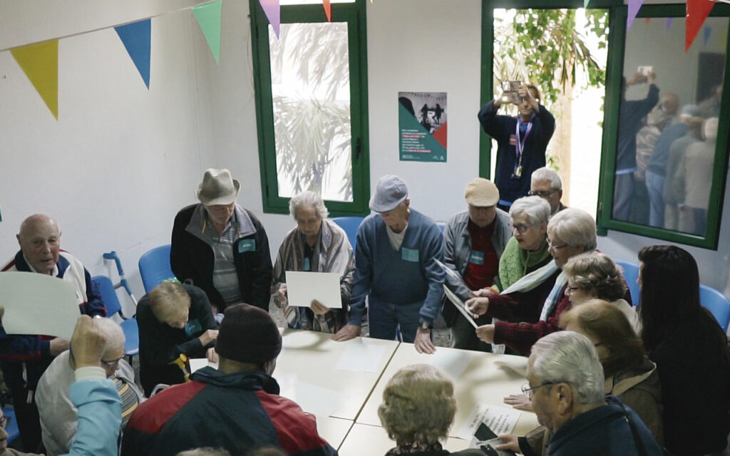 Participantes durante un taller de ECO. Música y comunidad en Residencias de Mayores. Residencia de Mayores de Ofra, 2019. Fotografía de Iván Delgado (Nevus Visual).